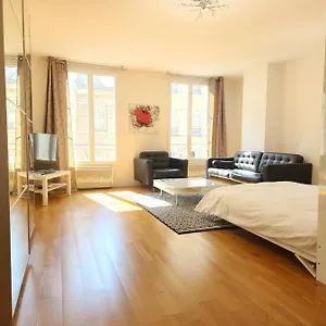 Rue Francois Miron Paris