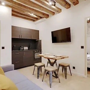 Appartement Cmg - Place Des Vosges - Le Marais 2, Paris
